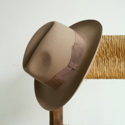 HAT 04 JOHNNY BEAVER