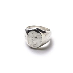 STATE HOUSE (OVAL SIGNET RING / HAMMERED)