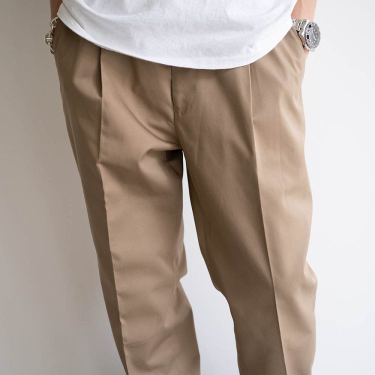 早期予約PLEATED TROUSERS (TYPE 1) ベージュ　Mサイズ パンツ